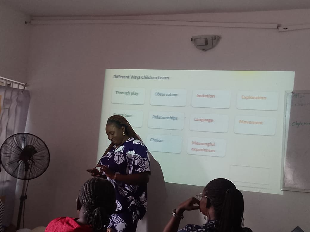 Our facilitator Mrs Aanuoluwapo Alabi teaches on  the different ways children learn